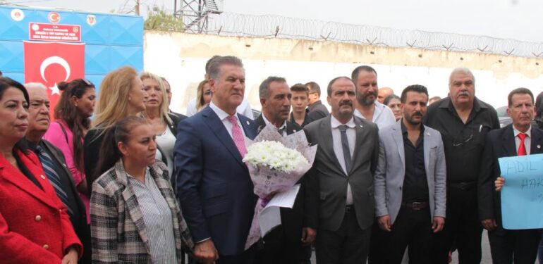 Mustafa Sarıgül: “Futbol sahalarında 8 Türk, 3 yabancı olmalı”