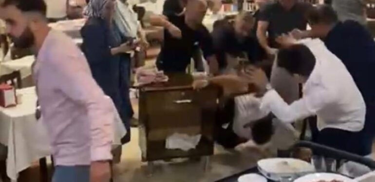 ‘İstek şarkı’ kavgasında müşterinin kafasında sandalye kırdılar