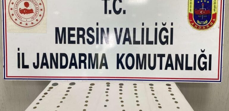 Mersin’de 80 bronz sikke ele geçirildi