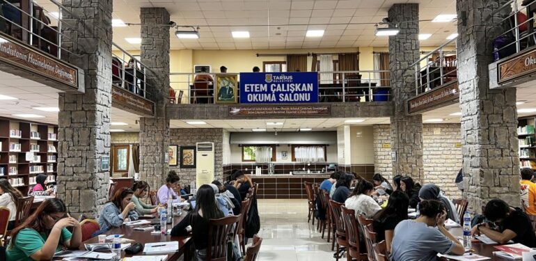 Tarsus’ta okuma salonları ve kütüphaneler ilgi görüyor