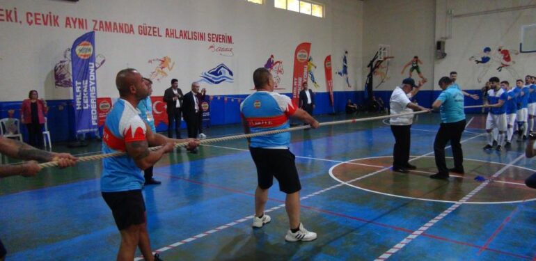 Uluslararası Halat Çekme Şampiyonası Silifke’de yapıldı