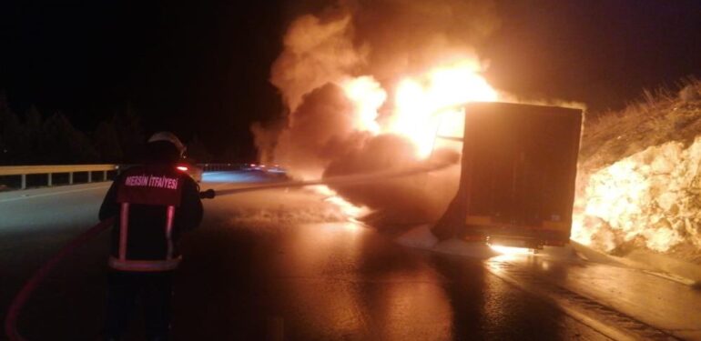 Tarsus’ta tır alev alev yandı