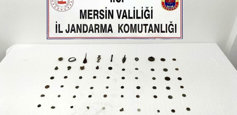 Tarihi eserleri satmak için müşteri ararken jandarmaya yakalandı