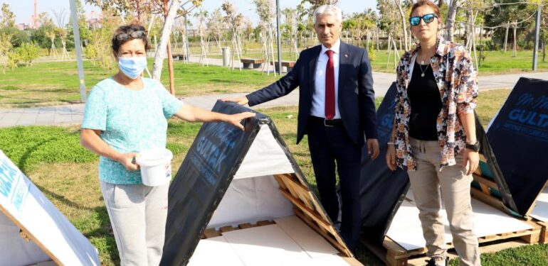 Mersin’de köpek kulübeleri, kedi yuvaları ve kuş evleri dağıtıldı