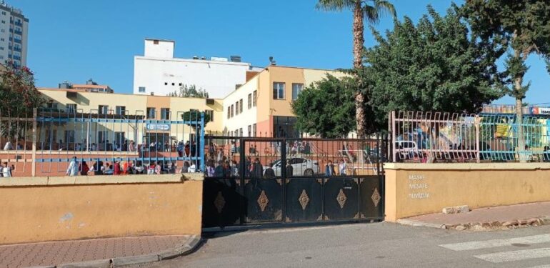 Okulda dehşet: Mersin’de kız öğrenci tuvalette bıçaklanarak öldürüldü