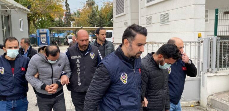 Üniversiteli genç kızlara yabancı cisim atan şüpheliler tutuklandı