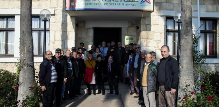 Yaş almış vatandaşlar, Gazi Çiftliği’ni gezdi