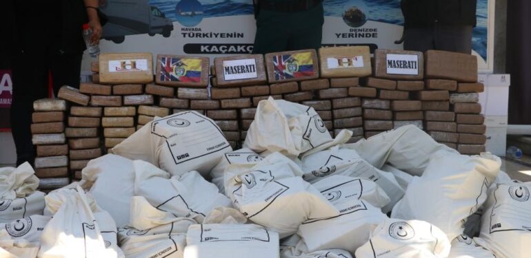 Mersin’de rekor miktarda kokain ele geçirilmesiyle ilgili baba ve oğula 57 yıl hapis
