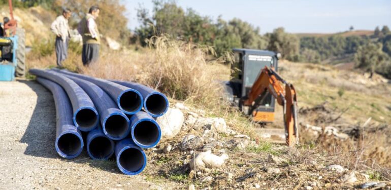 Mersin’de çiftçilere sulama borusu desteği