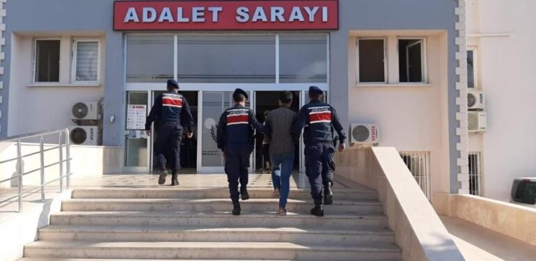 Hırsızı ayak izi ele verdi