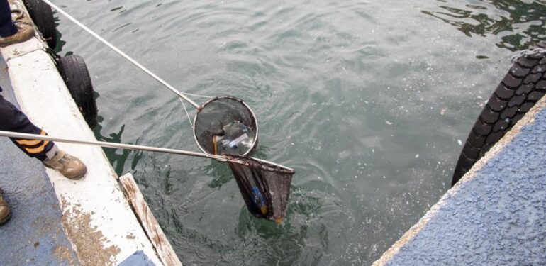 Mersin’de denizden 1 yılda 289 metreküp atık toplandı