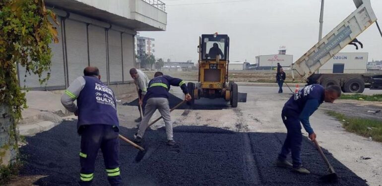 Akdeniz’de sokak yenileme ve yeni yol çalışmaları