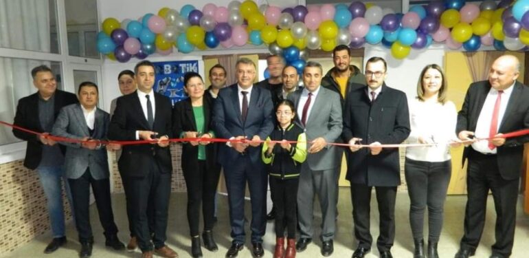 Mersin Cumhuriyet Başsavcısı Öztoprak, Silifke’de Robotik Kodlama sınıfının açılışını yaptı