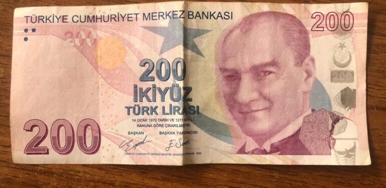 Sahte zannettiği para hatalı baskı çıktı