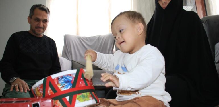 Minik Muhammet yaşama tutunmak için ilik nakli bekliyor