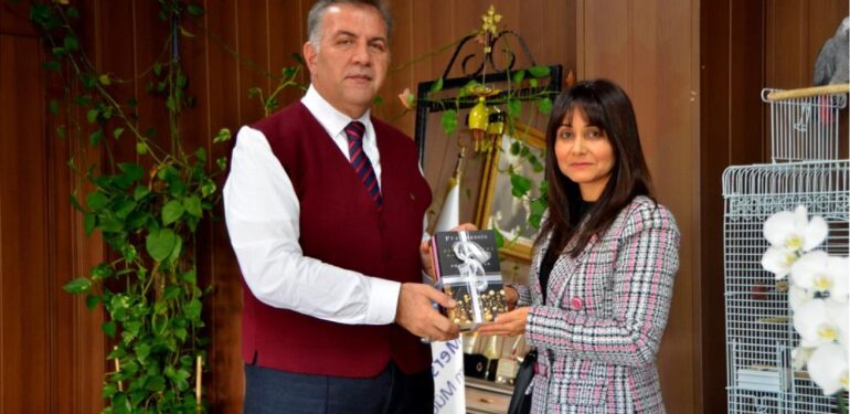 Mersin’de haftanın öğretmeni seçildi