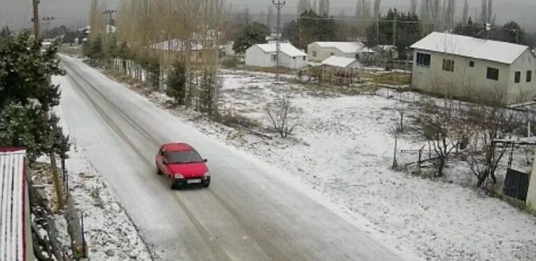 Kış yeni geldi, Mersin’de kar yağışı
