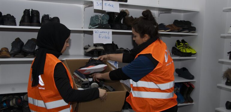 Mersin’de gönüllüler depremzedeler için tek yürek oldu