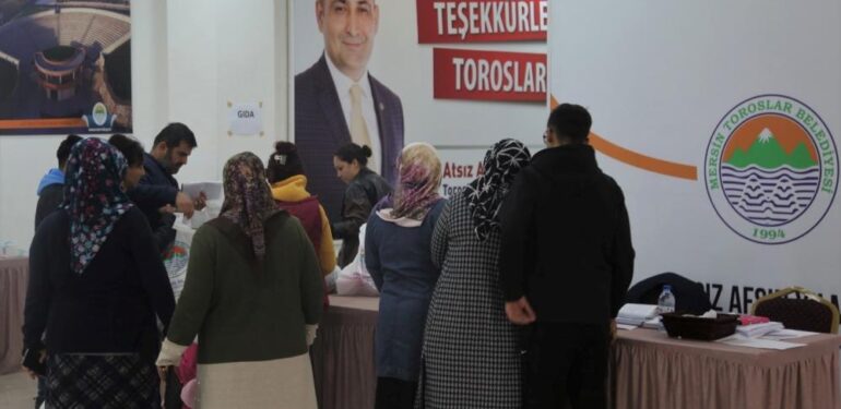 Toroslar Belediyesi tüm ekipleriyle depremzedelerin yanında