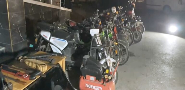 Mersin polisinden suç şebekesine operasyon, gizli oda ortaya çıktı: 5 gözaltı