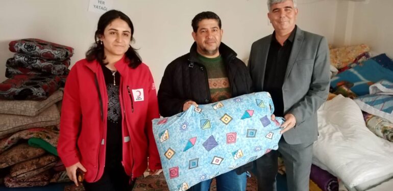 Depremzededen örnek davranış: Yastıktan ‘Adana burması’ çıktı geri getirdi