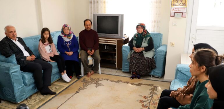 Akdeniz Belediyesi, onkobüs ile kanser hastalarına el uzatıyor