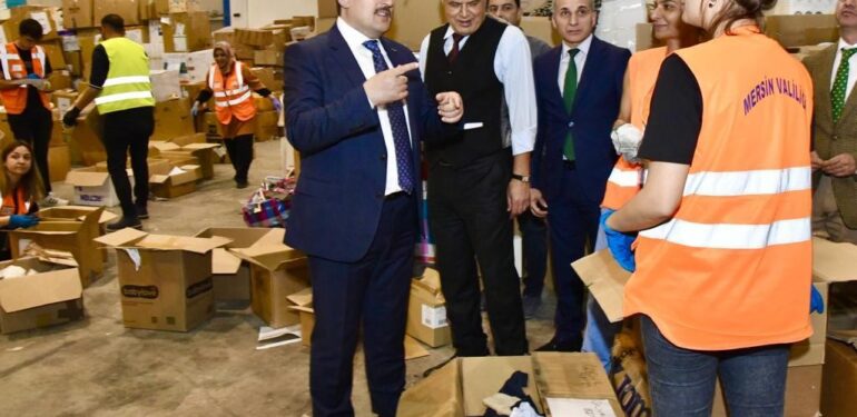 Vali Pehlivan, AFAD Lojistik Merkezinde incelemelerde bulundu