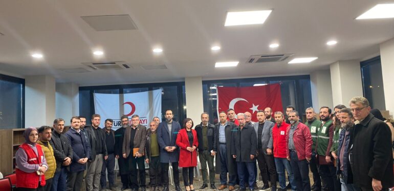 6 Şubat Mersin STK’lar Birliği depremzedelerin yanında