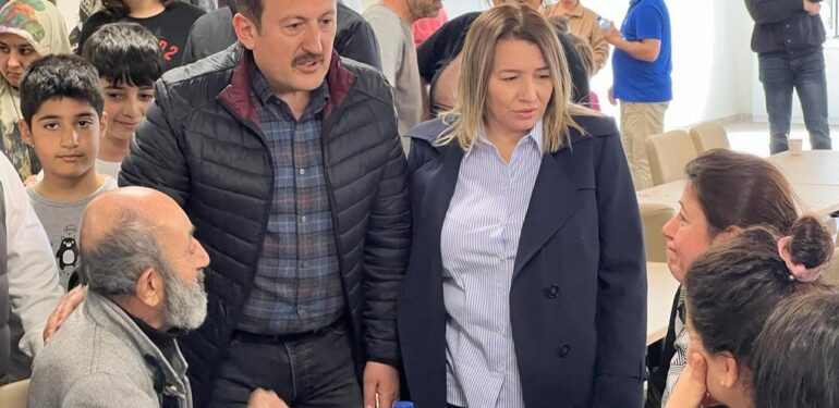 Vali Pehlivan, depremzedelerle buluştu