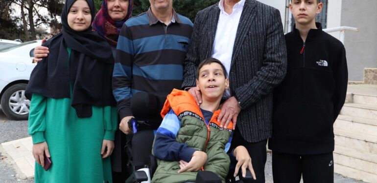 Gültak, depremzede aileleri yalnız bırakmıyor