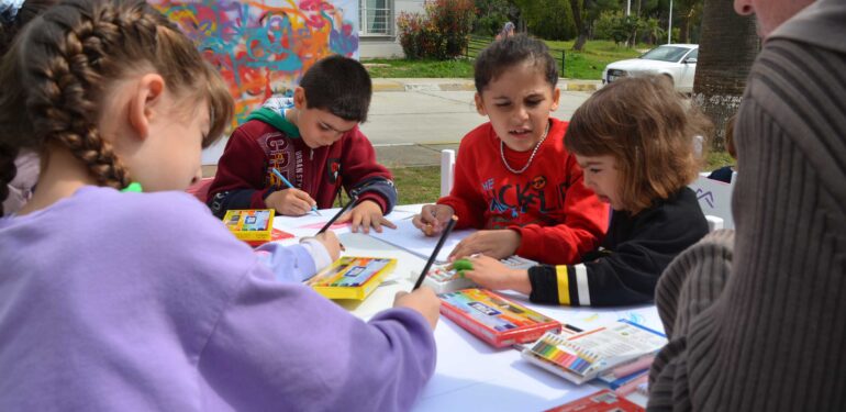 DEPREM BÖLGESİNDEN GELEN ÇOCUKLAR BÜYÜKŞEHİR’İN ÇİZİM ATÖLYESİ’NDE BULUŞTU