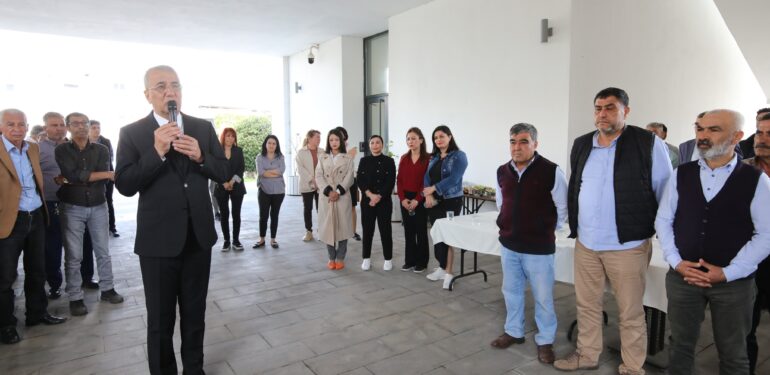 Başkan Tarhan, belediye çalışanlarıyla bayramlaştı