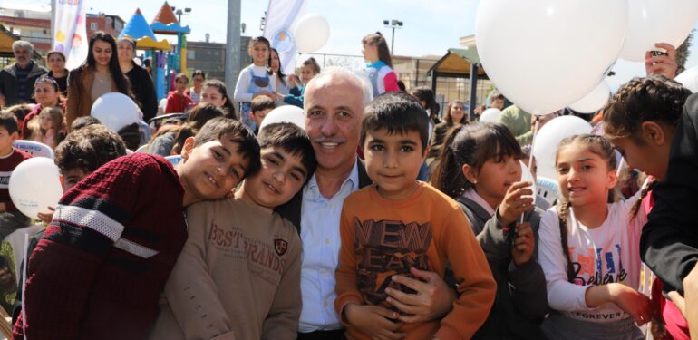 Akdeniz Belediyesinden depremzede çocukların yüzünü güldüren etkinlik