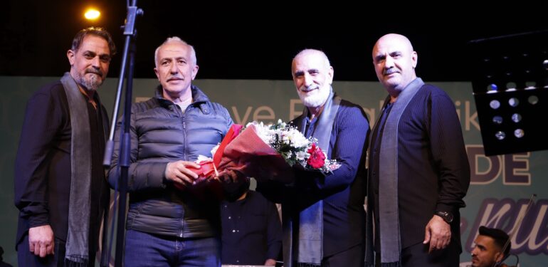 Mersin’de Grup Tillo, ilahiler seslendirdi