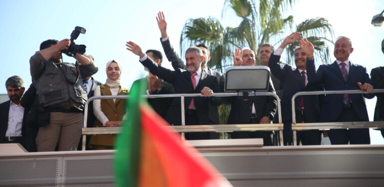 Bakan Nebati, milletvekili adayı olduğu Mersin’den muhalefete yüklendi