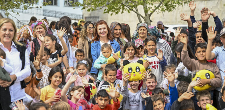 Mersinli kadınlar depremzede çocuklar için üretti