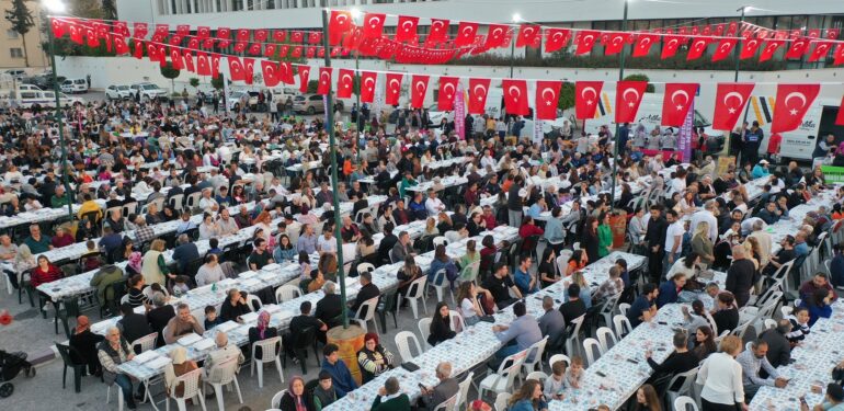 İftar yemeğinde buluştular