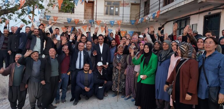 KIRATLI, “MUT; CUMHURBAŞKANINA VE VEKİLLERİNE SAHİP ÇIKIYOR”