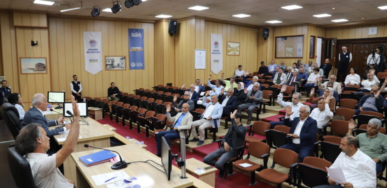 HDP’Lİ AKDENİZ MECLİS ÜYELERİ, YİNE İSTİKLAL MARŞINI OKUMADI!