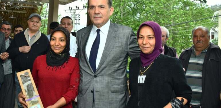 Başkan Özyiğit, kırsal mahallelerde vatandaşlarla buluştu