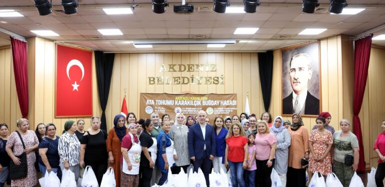 KARAKILÇIK BUĞDAYINDAN ELDE EDİLEN UNLAR, KADIN KOOPERATİFLERE HEDİYE EDİLDİ