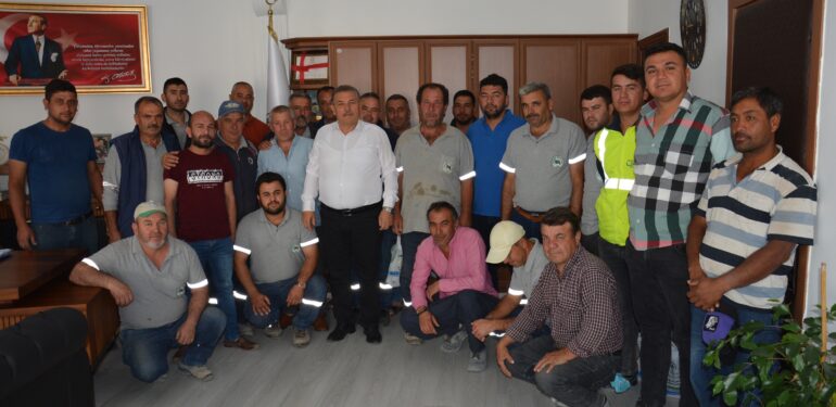 BAŞKAN ÜNÜVAR, BELEDİYE PERSONELİYLE BAYRAMLAŞTI