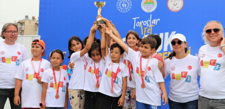 Çocuklar hem yarıştı, hem doyasıya eğlendi