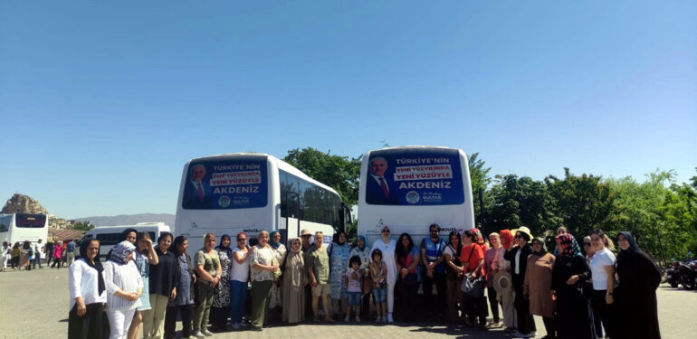 AKDENİZLİ KADINLAR, KAPADOKYA’NIN TARİHİ, TURİSTİK VE KÜLTÜREL MEKÂNLARINI GEZDİ