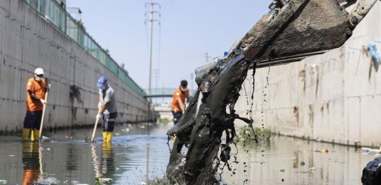 MERSİN’DE DERELER TEMİZLENİYOR