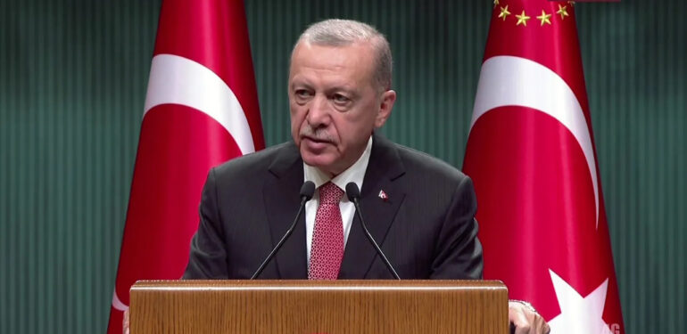 CUMHURBAŞKANI ERDOĞAN: “DEPREM KONUTLARININ TESLİMİ EKİM’DE BAŞLAYACAK”