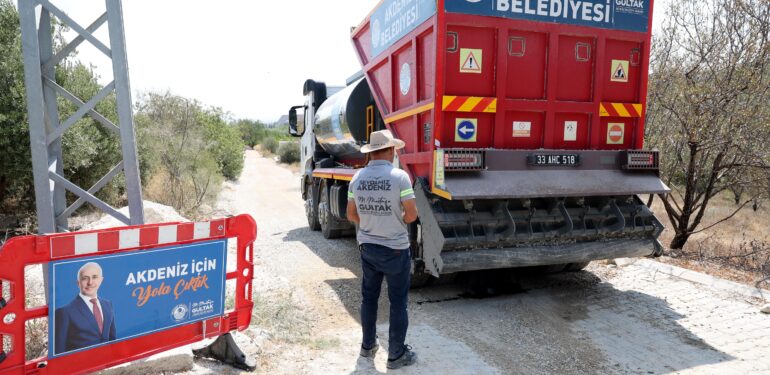 AKDENİZ BELEDİYESİ SATHİ ASFALT ÇALIŞMALARINA DEVAM EDİYOR