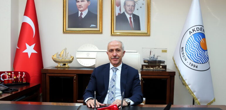 AKDENİZ BELEDİYE BAŞKANI GÜLTAK; “BÜYÜK ZAFERİMİZİN 101’İNCİ YAŞI MİLLETİMİZE KUTLU OLSUN”