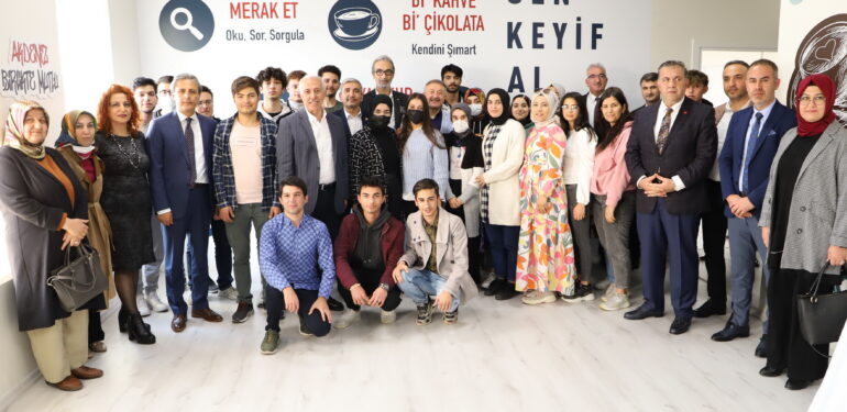 AKDENİZ’DE ÜCRETSİZ ÜNİVERSİTE HAZIRLIK KURSLARI BAŞLIYOR!
