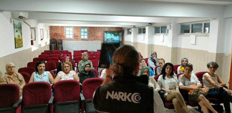 MERSİN EMNİYETİ “EN İYİ NARKOTİK POLİSİ ANNE” PROJESİYLE TOPLUMU BİLİNÇLENDİRMEYİ SÜRDÜRÜYOR